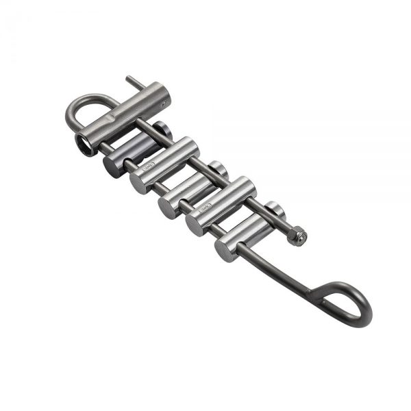 A NFPA Twist 6 Bar Rappel Rack chain with a hook attached to it.