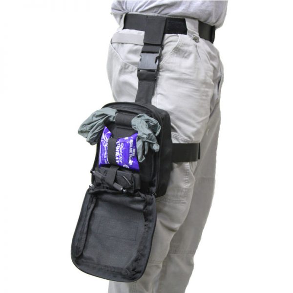 A man is holding a FEBSS HydraSim® DropLeg Basic System in his pocket.