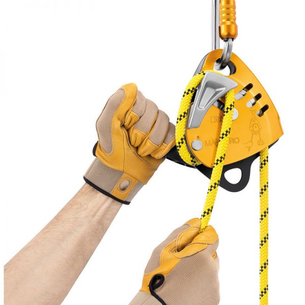 A person holding a MAESTRO® S rope.