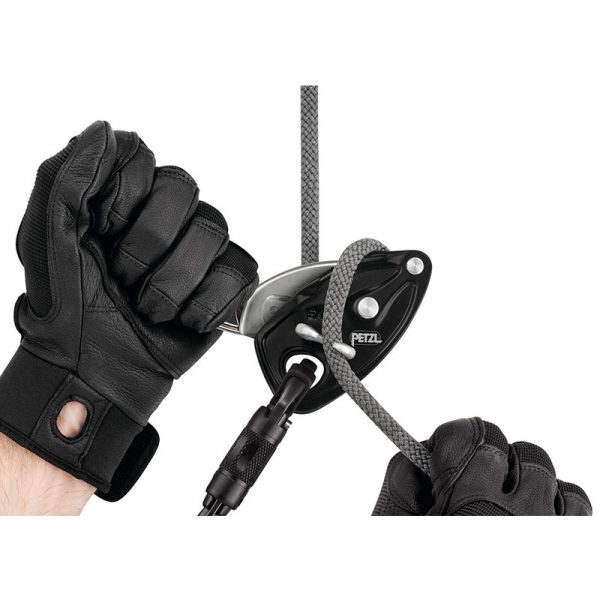 A pair of EXO® EASHOOK OPEN black gloves holding a rope.